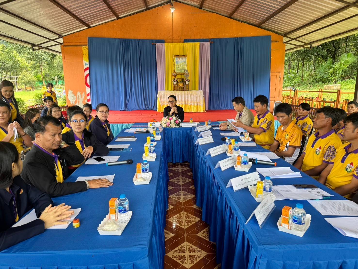 พช. กาญจนบุรี ร่วมลงพื้นที่ตรวจติดตามความคืบหน้าการดำเนินงาน โครงการพัฒนาชุมชนในเขตรักษาพันธุ์สัตว์ป่า และอุทยานแห่งชาติ จังหวัดกาญจนบุรี ร่วมกับคณะกรรมการกลางหมู่บ้านอาสาพัฒนาและป้องกันตนเอง (อพป.)