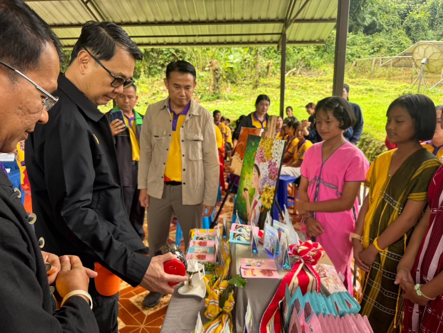 พช. กาญจนบุรี ร่วมลงพื้นที่ตรวจติดตามความคืบหน้าการดำเนินงาน โครงการพัฒนาชุมชนในเขตรักษาพันธุ์สัตว์ป่า และอุทยานแห่งชาติ จังหวัดกาญจนบุรี ร่วมกับคณะกรรมการกลางหมู่บ้านอาสาพัฒนาและป้องกันตนเอง (อพป.)