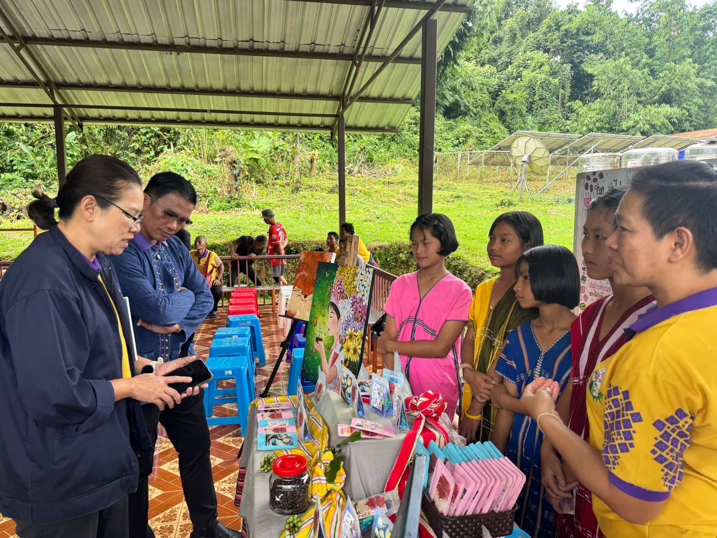 พช. กาญจนบุรี ร่วมลงพื้นที่ตรวจติดตามความคืบหน้าการดำเนินงาน โครงการพัฒนาชุมชนในเขตรักษาพันธุ์สัตว์ป่า และอุทยานแห่งชาติ จังหวัดกาญจนบุรี ร่วมกับคณะกรรมการกลางหมู่บ้านอาสาพัฒนาและป้องกันตนเอง (อพป.)