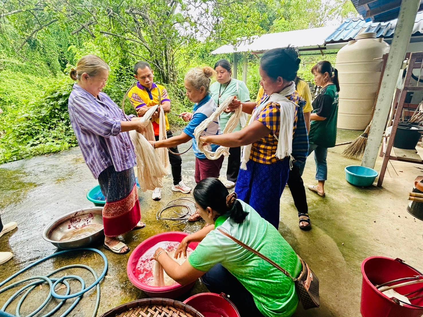 พช. กาญจนบุรี จัดโครงการพัฒนาบุคลากรเพื่อยกระดับผ้าไทยให้มีมูลค่าสูงในการขับเคลื่อนยุทธศาสตร์การพัฒนาคุณภาพชีวิตของประชาชนจังหวัดกาญจนบุรี