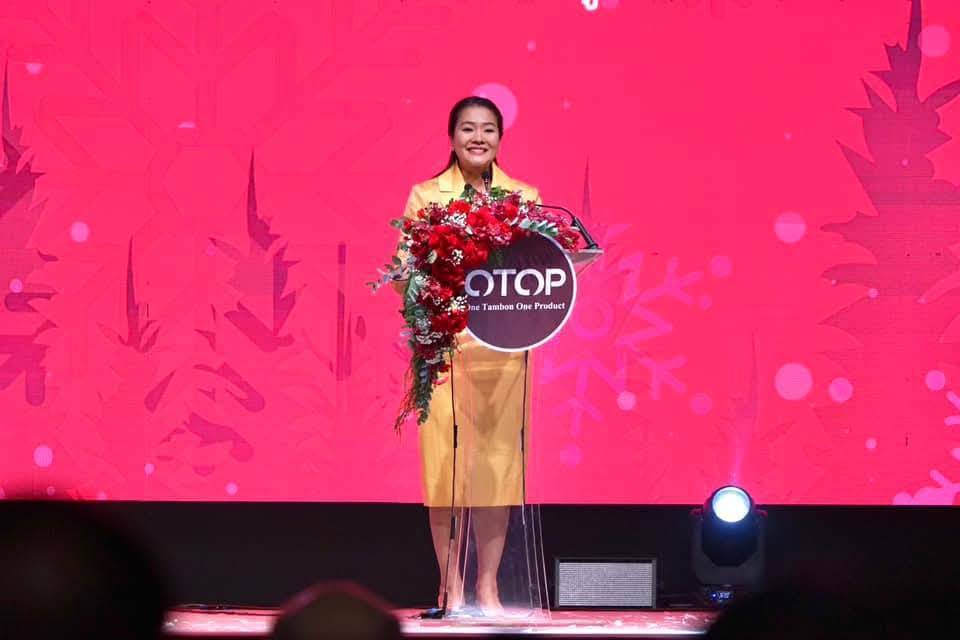 รองผู้ว่าราชการจังหวัด พร้อมด้วยพัฒนาการจังหวัด ร่วมเปิดงาน OTOP CITY 2024 Happy Market พร้อมยอดจำหน่ายสินค้า OTOP กาญจน์ 4 วัน กว่า 2 ล้านบาท