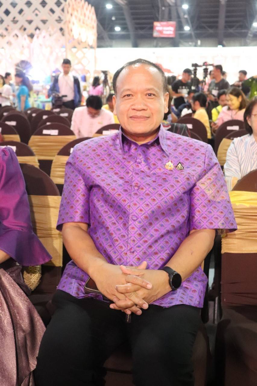 รองผู้ว่าราชการจังหวัด พร้อมด้วยพัฒนาการจังหวัด ร่วมเปิดงาน OTOP CITY 2024 Happy Market พร้อมยอดจำหน่ายสินค้า OTOP กาญจน์ 4 วัน กว่า 2 ล้านบาท