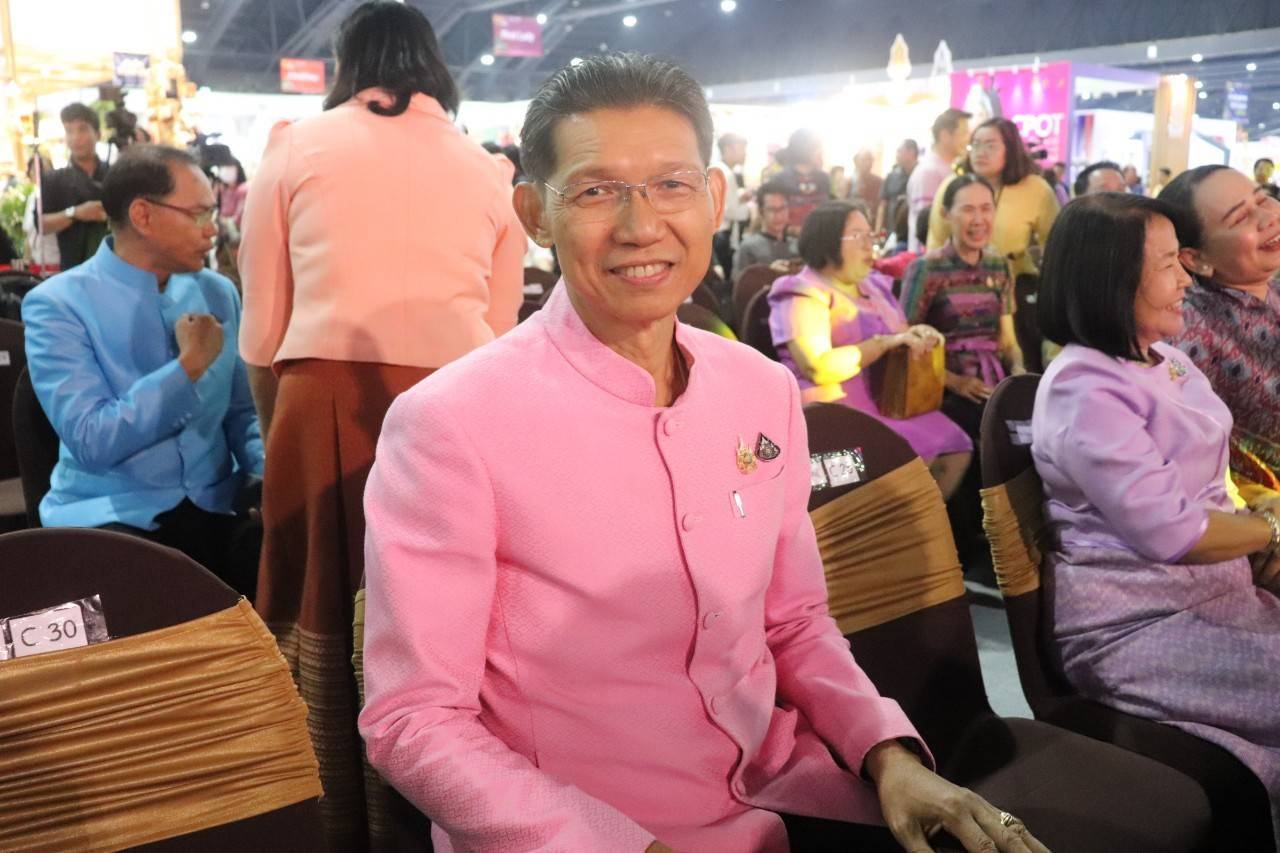 รองผู้ว่าราชการจังหวัด พร้อมด้วยพัฒนาการจังหวัด ร่วมเปิดงาน OTOP CITY 2024 Happy Market พร้อมยอดจำหน่ายสินค้า OTOP กาญจน์ 4 วัน กว่า 2 ล้านบาท