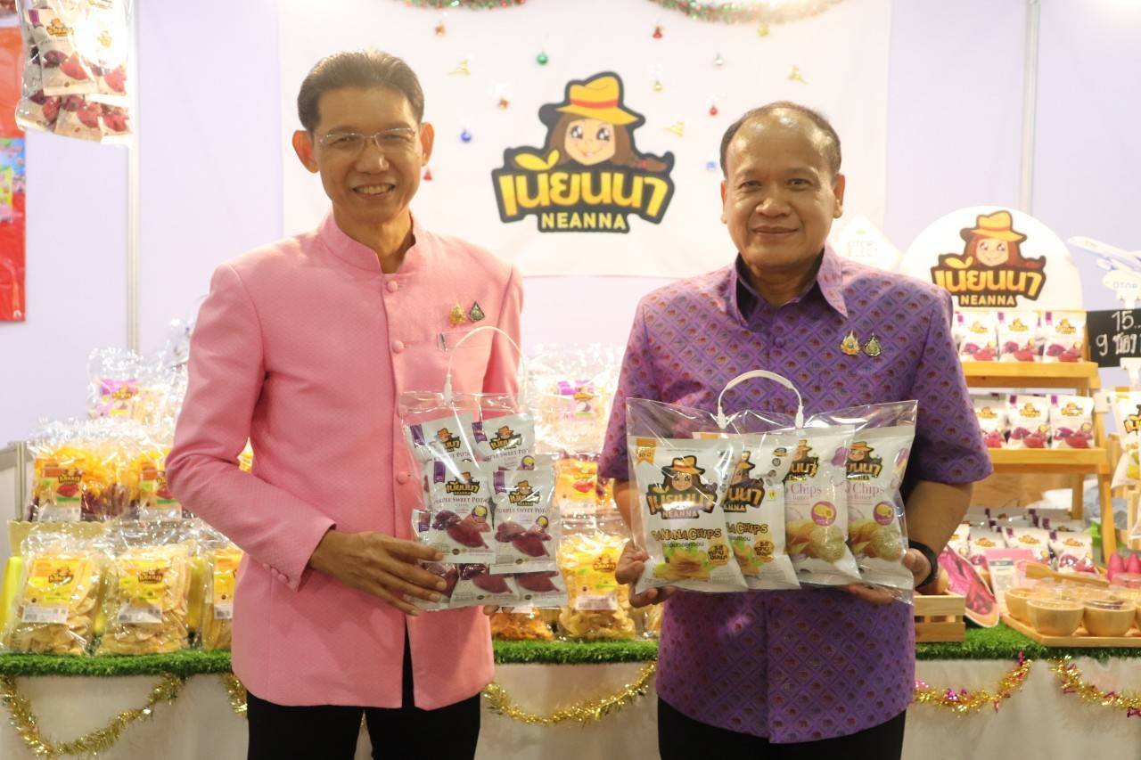 รองผู้ว่าราชการจังหวัด พร้อมด้วยพัฒนาการจังหวัด ร่วมเปิดงาน OTOP CITY 2024 Happy Market พร้อมยอดจำหน่ายสินค้า OTOP กาญจน์ 4 วัน กว่า 2 ล้านบาท