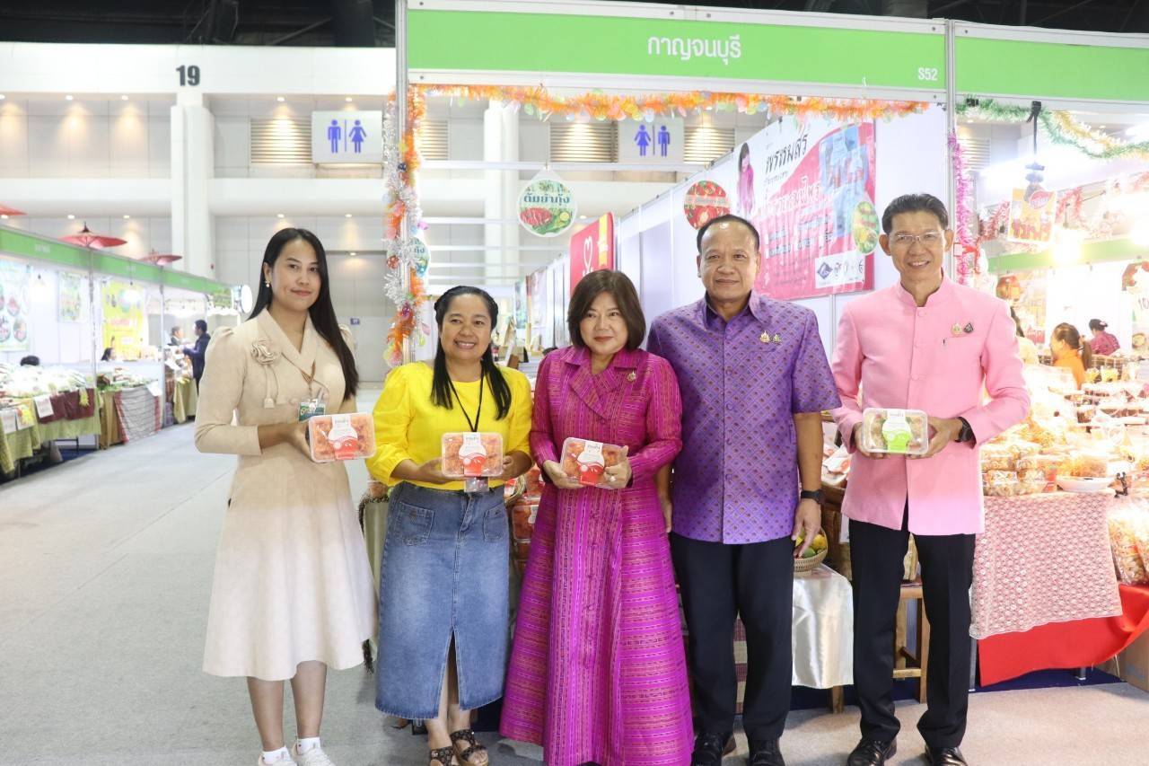 รองผู้ว่าราชการจังหวัด พร้อมด้วยพัฒนาการจังหวัด ร่วมเปิดงาน OTOP CITY 2024 Happy Market พร้อมยอดจำหน่ายสินค้า OTOP กาญจน์ 4 วัน กว่า 2 ล้านบาท