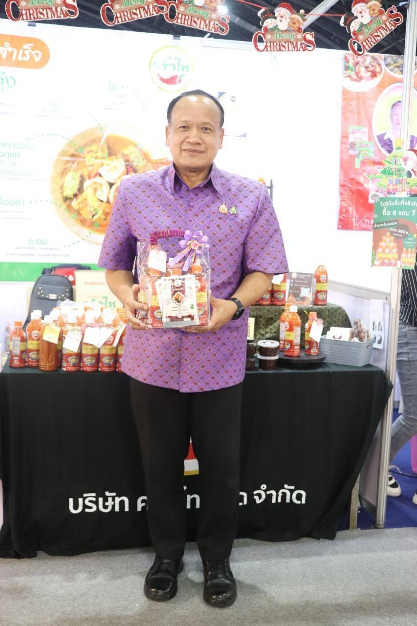 รองผู้ว่าราชการจังหวัด พร้อมด้วยพัฒนาการจังหวัด ร่วมเปิดงาน OTOP CITY 2024 Happy Market พร้อมยอดจำหน่ายสินค้า OTOP กาญจน์ 4 วัน กว่า 2 ล้านบาท