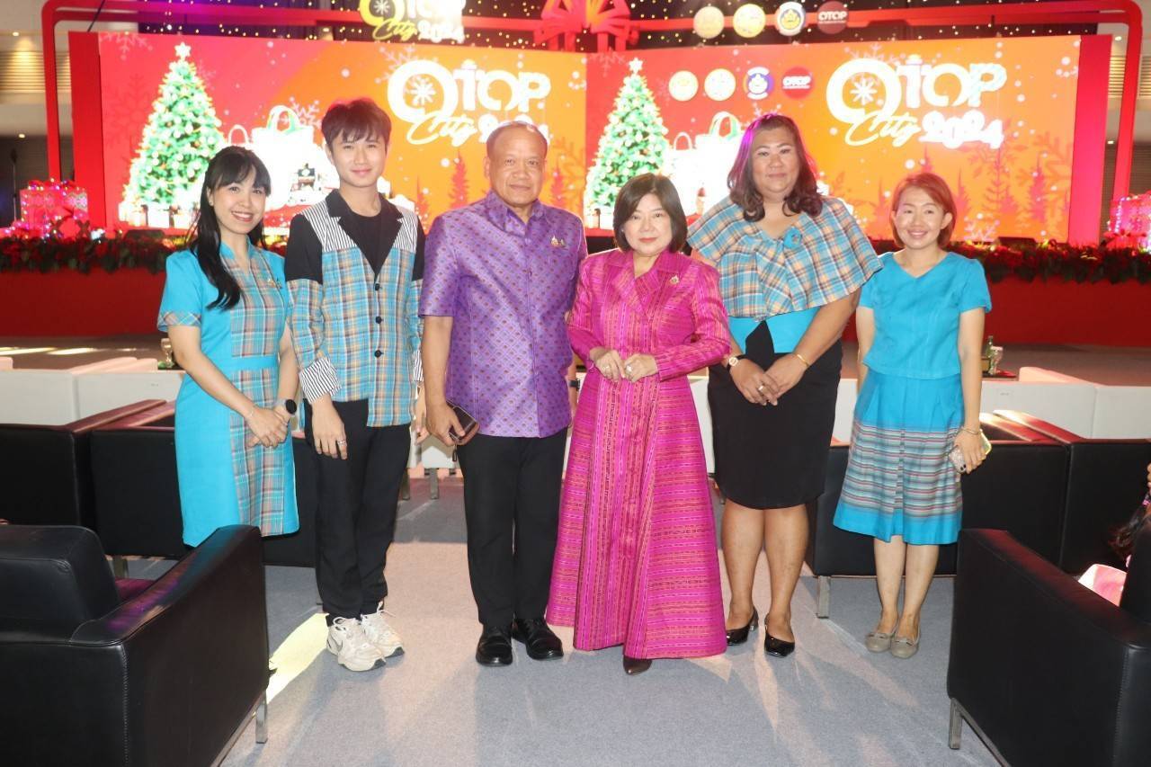 รองผู้ว่าราชการจังหวัด พร้อมด้วยพัฒนาการจังหวัด ร่วมเปิดงาน OTOP CITY 2024 Happy Market พร้อมยอดจำหน่ายสินค้า OTOP กาญจน์ 4 วัน กว่า 2 ล้านบาท