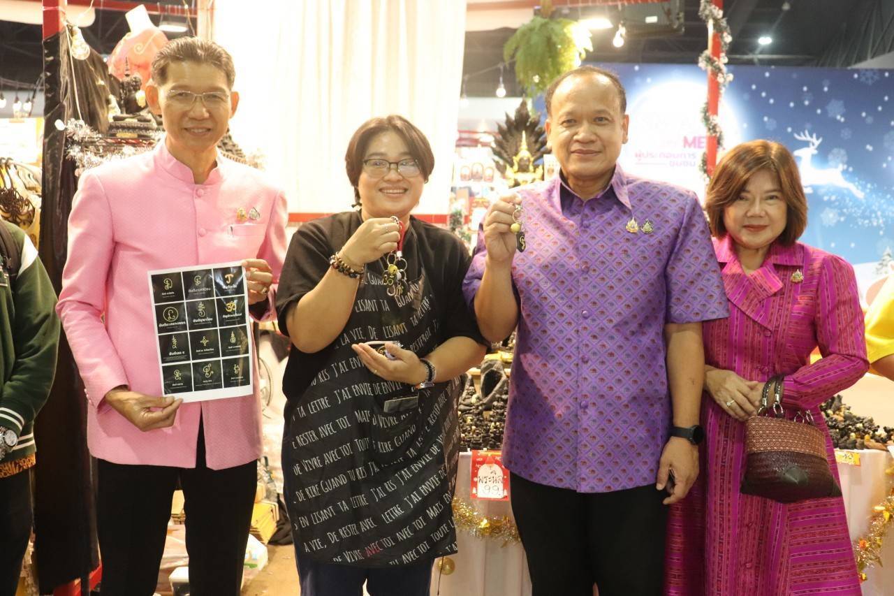 รองผู้ว่าราชการจังหวัด พร้อมด้วยพัฒนาการจังหวัด ร่วมเปิดงาน OTOP CITY 2024 Happy Market พร้อมยอดจำหน่ายสินค้า OTOP กาญจน์ 4 วัน กว่า 2 ล้านบาท