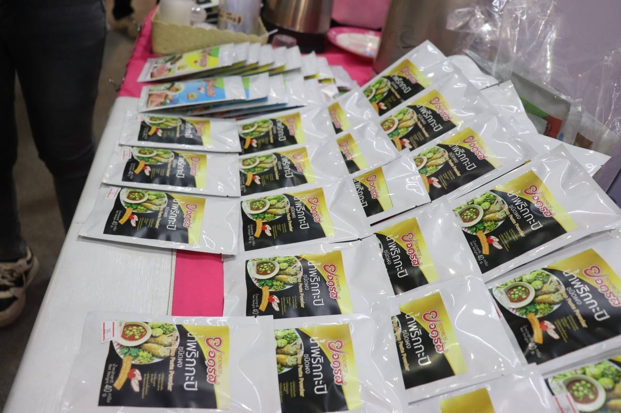 รองผู้ว่าราชการจังหวัด พร้อมด้วยพัฒนาการจังหวัด ร่วมเปิดงาน OTOP CITY 2024 Happy Market พร้อมยอดจำหน่ายสินค้า OTOP กาญจน์ 4 วัน กว่า 2 ล้านบาท