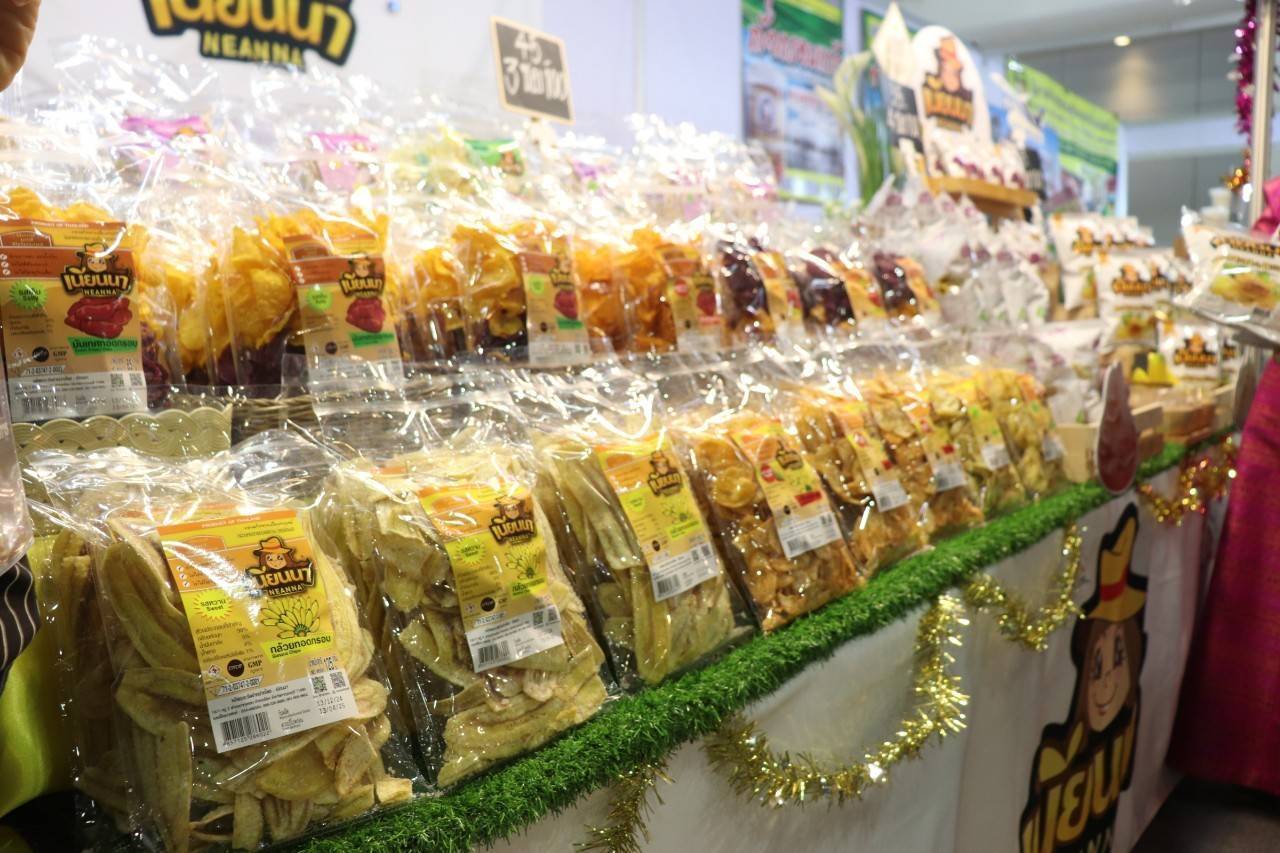 รองผู้ว่าราชการจังหวัด พร้อมด้วยพัฒนาการจังหวัด ร่วมเปิดงาน OTOP CITY 2024 Happy Market พร้อมยอดจำหน่ายสินค้า OTOP กาญจน์ 4 วัน กว่า 2 ล้านบาท