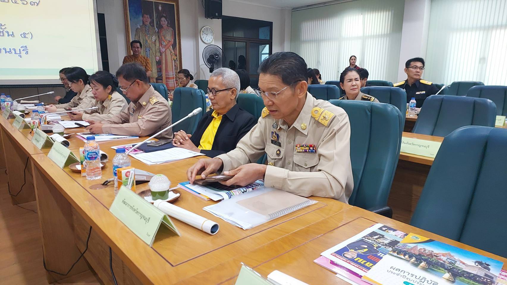 พัฒนาการจังหวัดกาญจนบุรี ร่วมประชุมคณะกรมการจังหวัดกาญจนบุรี หัวหน้าส่วนราชการที่เกี่ยวข้องและภาคเอกชน ประจำเดือนธันวาคม 2567