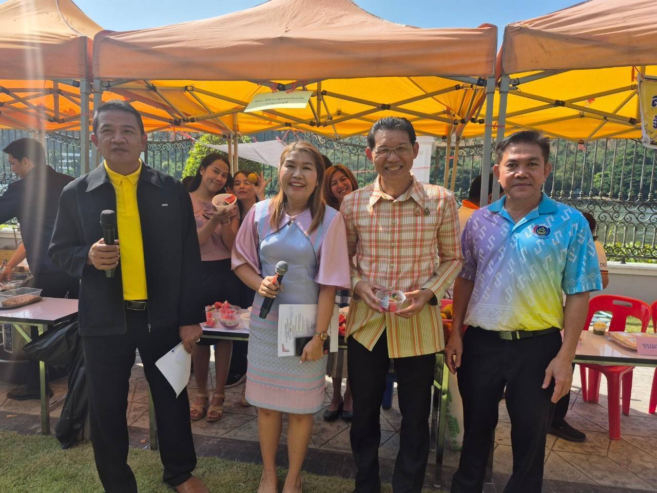 พัฒนาการจังหวัดกาญจนบุรี นำเจ้าหน้าที่ร่วมแสดงความยินดีกับผู้ว่าราชการจังหวัดกาญจนบุรีคนที่ 66 (นายอธิสรรค์ อินทร์ตรา) ในโอกาสเข้ารับตำแหน่งใหม่