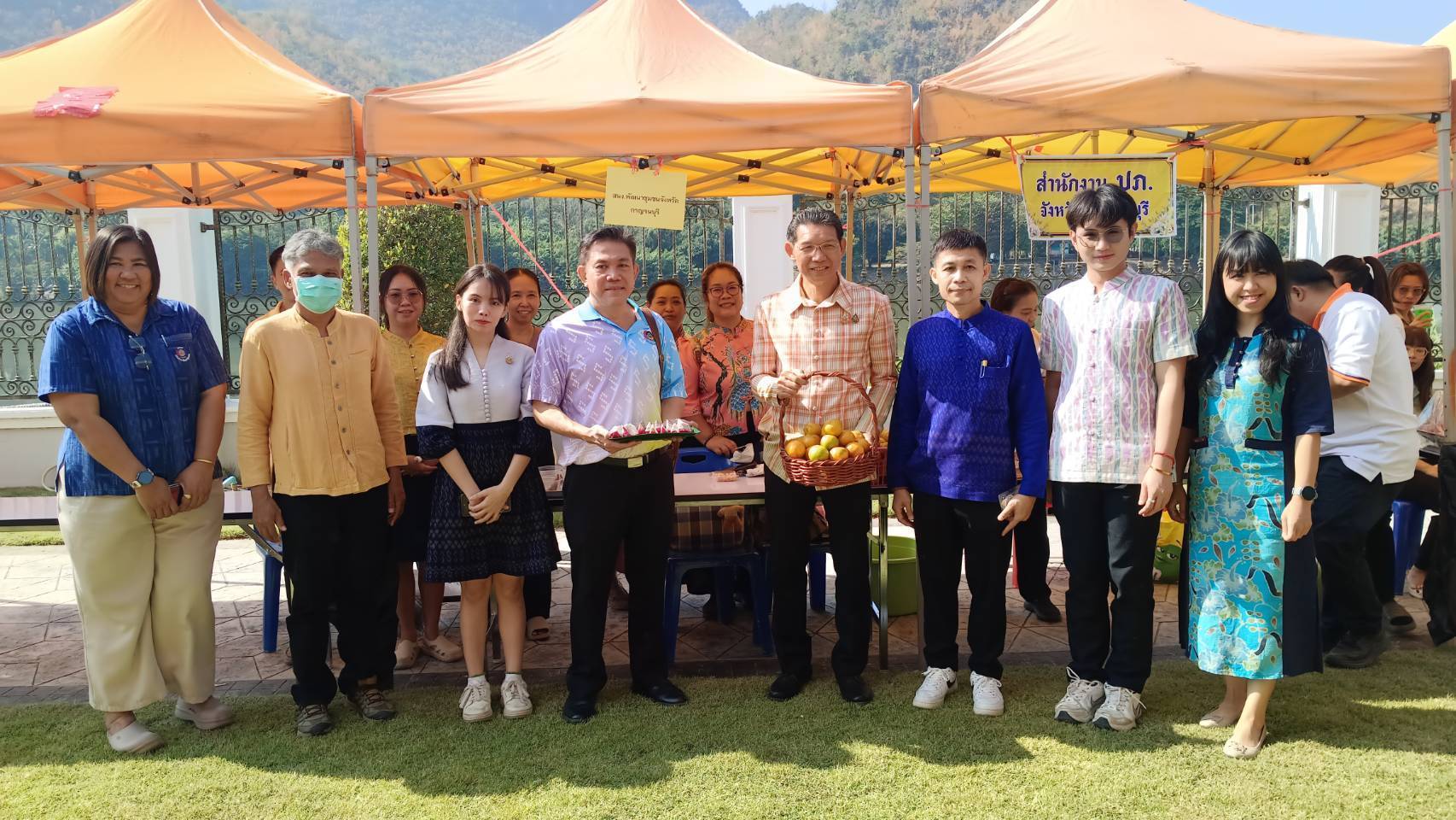 พัฒนาการจังหวัดกาญจนบุรี นำเจ้าหน้าที่ร่วมแสดงความยินดีกับผู้ว่าราชการจังหวัดกาญจนบุรีคนที่ 66 (นายอธิสรรค์ อินทร์ตรา) ในโอกาสเข้ารับตำแหน่งใหม่