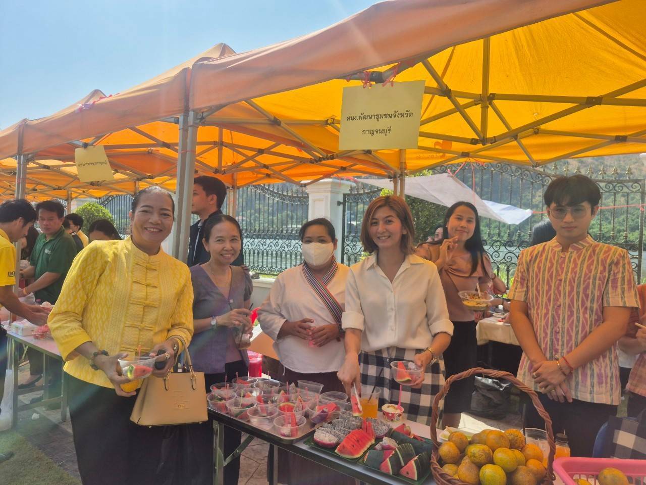 พัฒนาการจังหวัดกาญจนบุรี นำเจ้าหน้าที่ร่วมแสดงความยินดีกับผู้ว่าราชการจังหวัดกาญจนบุรีคนที่ 66 (นายอธิสรรค์ อินทร์ตรา) ในโอกาสเข้ารับตำแหน่งใหม่