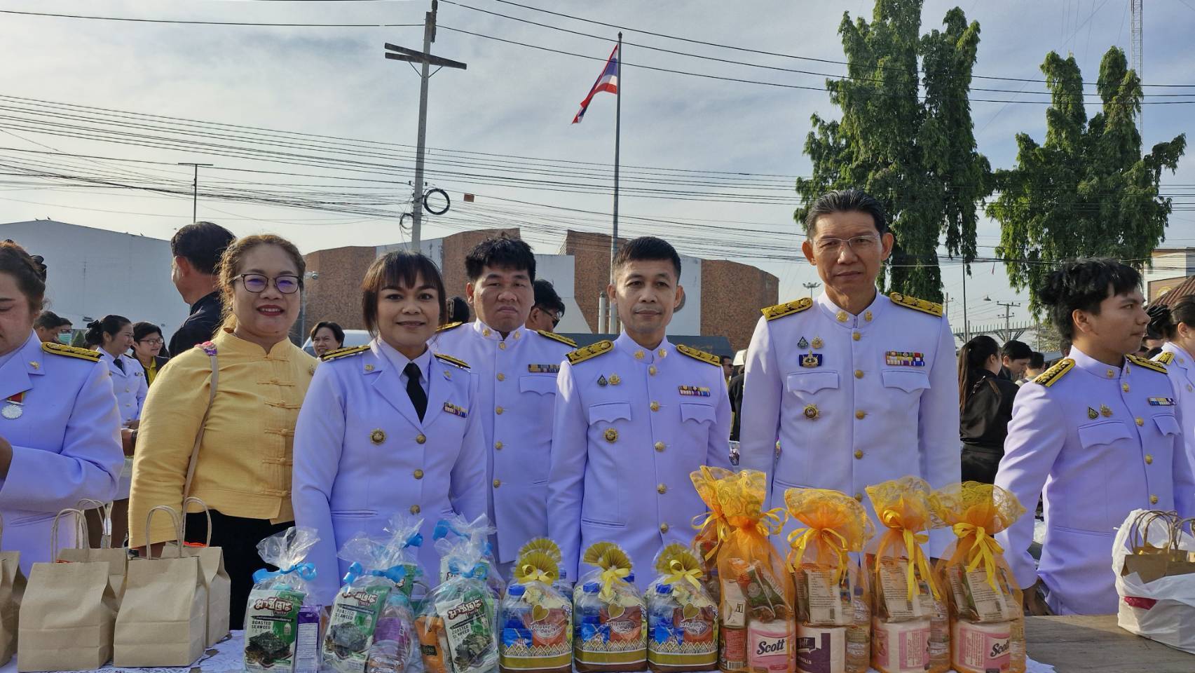 พัฒนาการจังหวัดกาญจนบุรี นำข้าราชการ พช. ร่วมพิธีทางศาสนามหามงคล ถวายพระราชกุศล เฉลิมพระเกียรติพระบาทสมเด็จพระเจ้าอยู่หัว เนื่องในโอกาสพระราชพิธีสมมงคลพระชนมายุเท่าพระบาทสมเด็จพระพุทธยอดฟ้าจุฬาโลกมหาราช สมเด็จพระปฐมบรมกษัตริยาธิราชแห่งพระราชวงศ์จักรี พุทธศักราช 2568