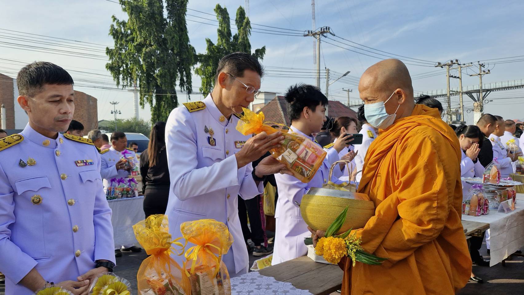 พัฒนาการจังหวัดกาญจนบุรี นำข้าราชการ พช. ร่วมพิธีทางศาสนามหามงคล ถวายพระราชกุศล เฉลิมพระเกียรติพระบาทสมเด็จพระเจ้าอยู่หัว เนื่องในโอกาสพระราชพิธีสมมงคลพระชนมายุเท่าพระบาทสมเด็จพระพุทธยอดฟ้าจุฬาโลกมหาราช สมเด็จพระปฐมบรมกษัตริยาธิราชแห่งพระราชวงศ์จักรี พุทธศักราช 2568