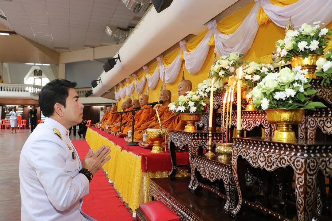 พัฒนาการจังหวัดกาญจนบุรี นำข้าราชการ พช. ร่วมพิธีทางศาสนามหามงคล ถวายพระราชกุศล เฉลิมพระเกียรติพระบาทสมเด็จพระเจ้าอยู่หัว เนื่องในโอกาสพระราชพิธีสมมงคลพระชนมายุเท่าพระบาทสมเด็จพระพุทธยอดฟ้าจุฬาโลกมหาราช สมเด็จพระปฐมบรมกษัตริยาธิราชแห่งพระราชวงศ์จักรี พุทธศักราช 2568