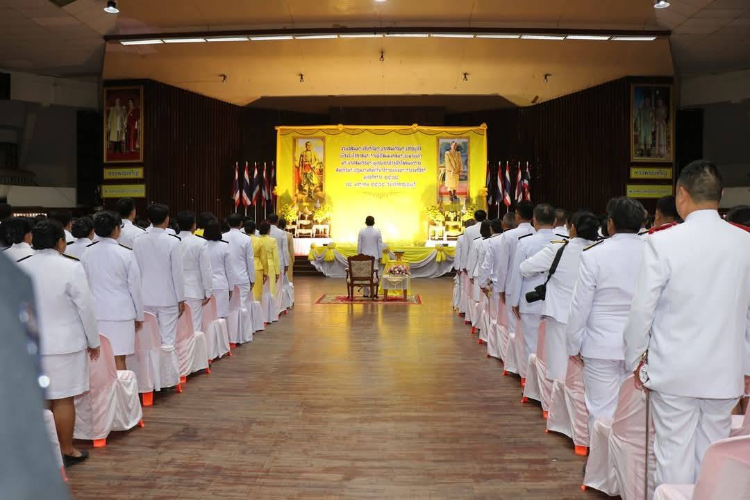 พัฒนาการจังหวัดกาญจนบุรี นำข้าราชการ พช. ร่วมพิธีทางศาสนามหามงคล ถวายพระราชกุศล เฉลิมพระเกียรติพระบาทสมเด็จพระเจ้าอยู่หัว เนื่องในโอกาสพระราชพิธีสมมงคลพระชนมายุเท่าพระบาทสมเด็จพระพุทธยอดฟ้าจุฬาโลกมหาราช สมเด็จพระปฐมบรมกษัตริยาธิราชแห่งพระราชวงศ์จักรี พุทธศักราช 2568