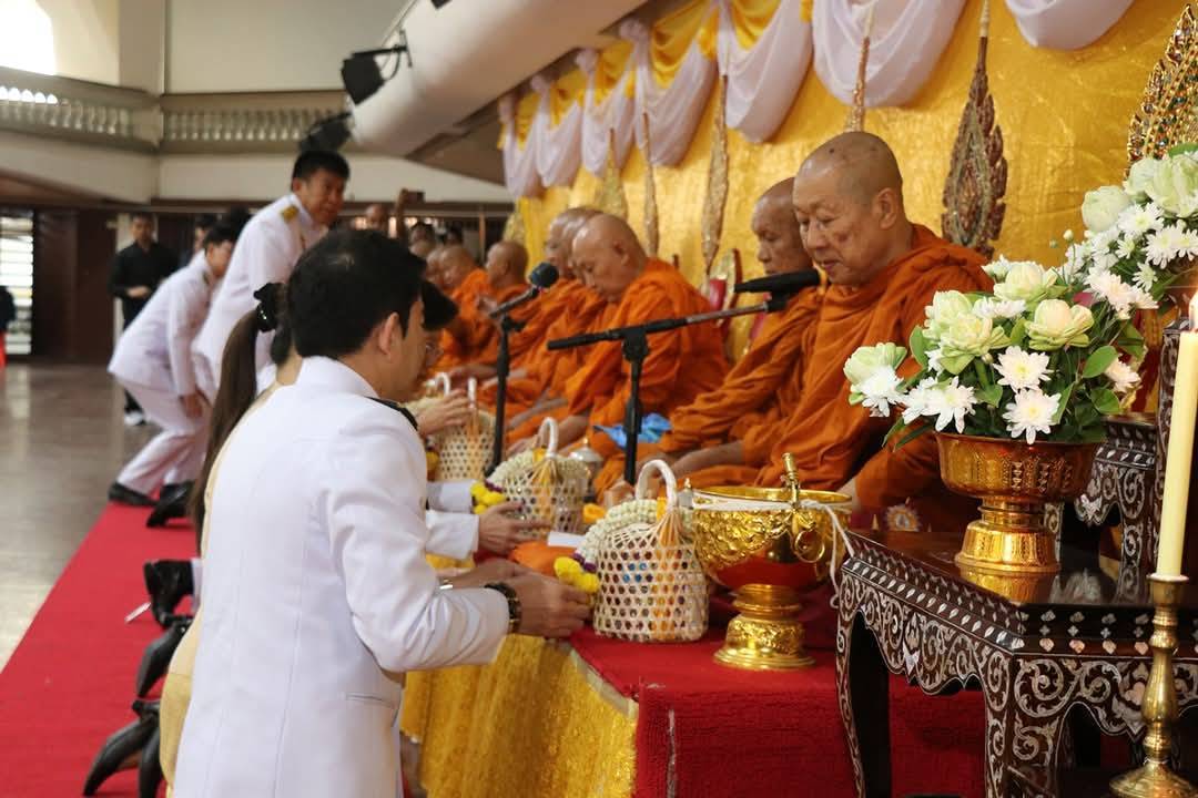 พัฒนาการจังหวัดกาญจนบุรี นำข้าราชการ พช. ร่วมพิธีทางศาสนามหามงคล ถวายพระราชกุศล เฉลิมพระเกียรติพระบาทสมเด็จพระเจ้าอยู่หัว เนื่องในโอกาสพระราชพิธีสมมงคลพระชนมายุเท่าพระบาทสมเด็จพระพุทธยอดฟ้าจุฬาโลกมหาราช สมเด็จพระปฐมบรมกษัตริยาธิราชแห่งพระราชวงศ์จักรี พุทธศักราช 2568