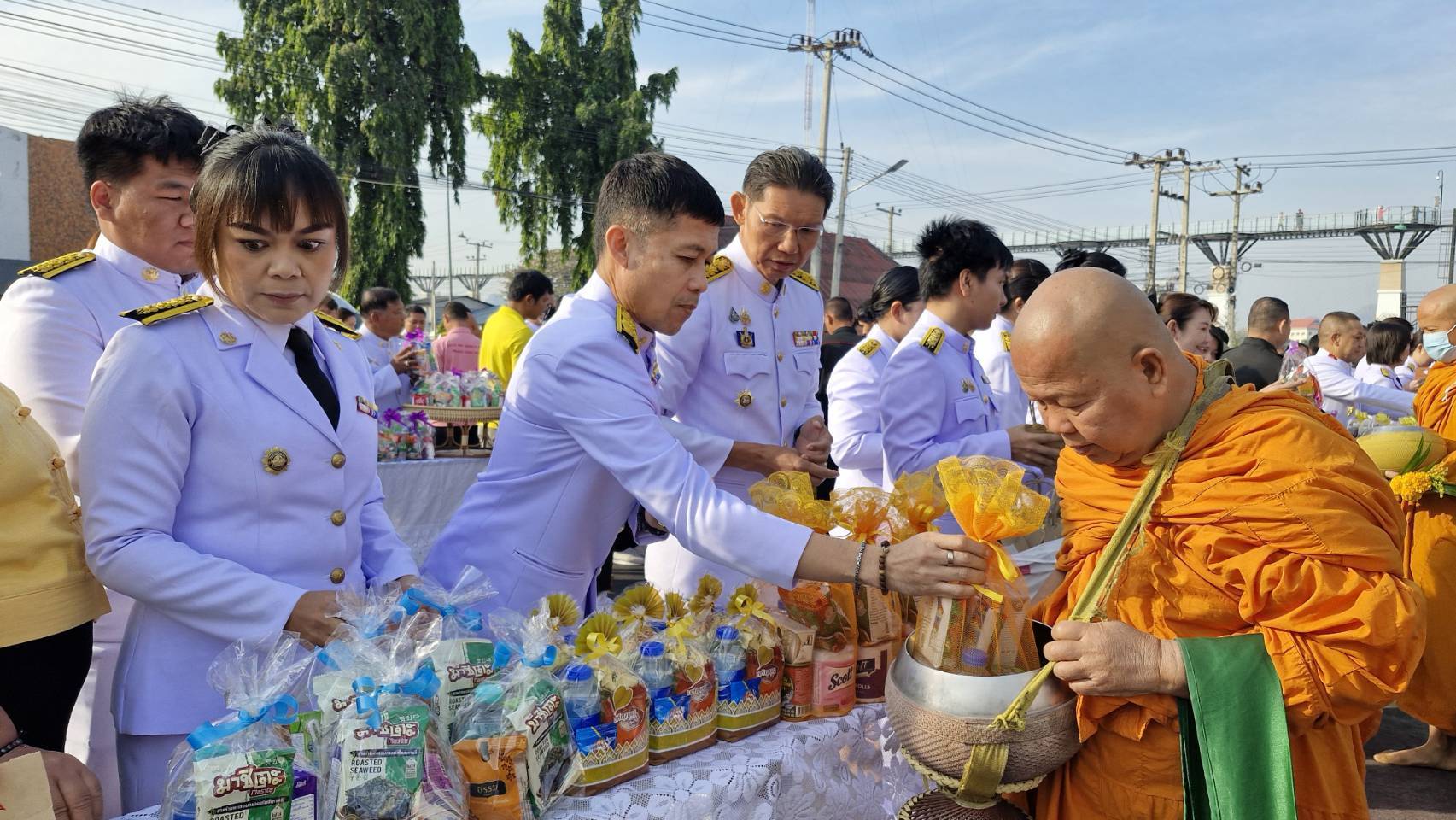 พัฒนาการจังหวัดกาญจนบุรี นำข้าราชการ พช. ร่วมพิธีทางศาสนามหามงคล ถวายพระราชกุศล เฉลิมพระเกียรติพระบาทสมเด็จพระเจ้าอยู่หัว เนื่องในโอกาสพระราชพิธีสมมงคลพระชนมายุเท่าพระบาทสมเด็จพระพุทธยอดฟ้าจุฬาโลกมหาราช สมเด็จพระปฐมบรมกษัตริยาธิราชแห่งพระราชวงศ์จักรี พุทธศักราช 2568