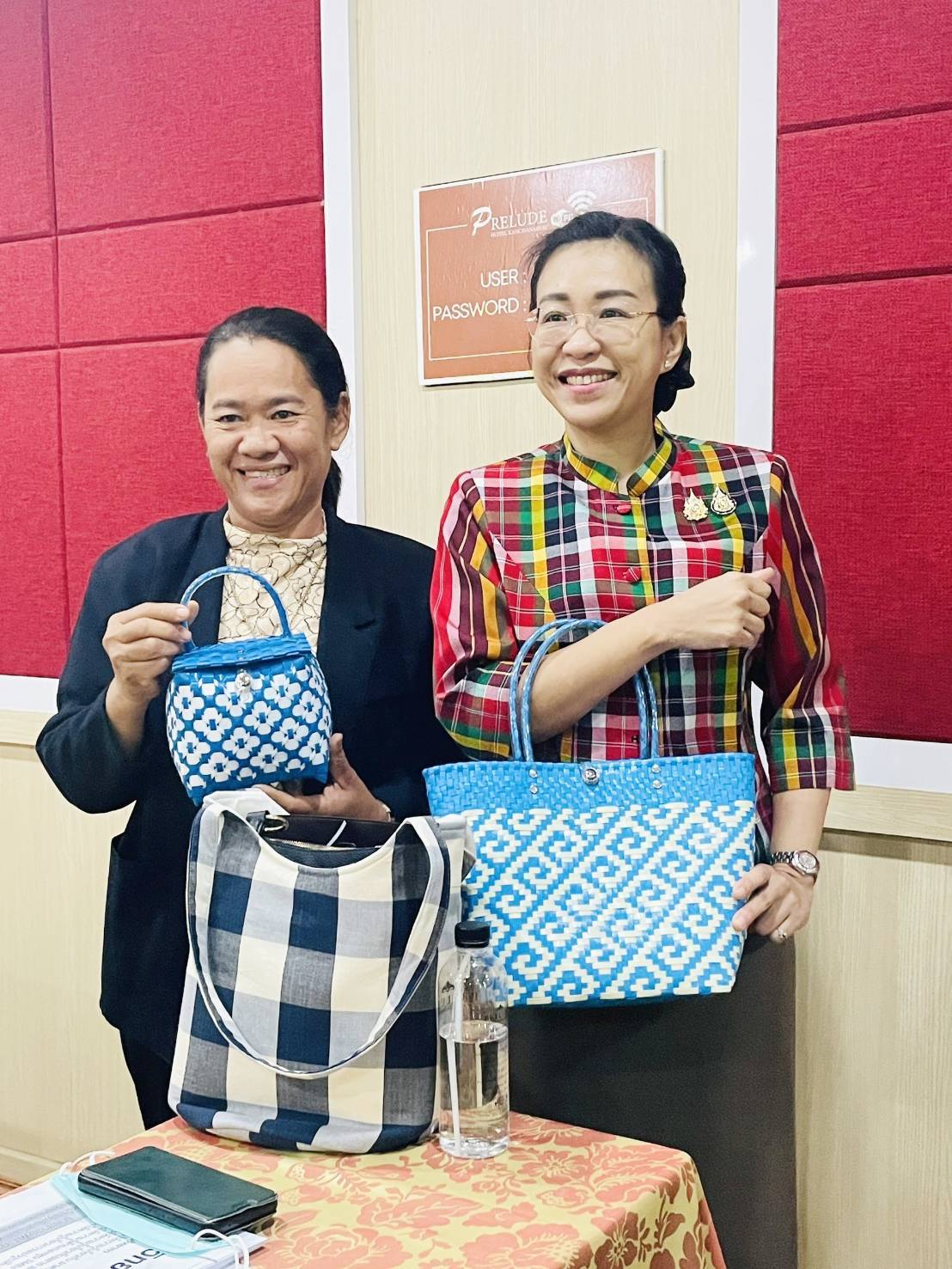 พช. กาญจนบุรี จัดโครงการพัฒนาผลิตภัณฑ์ OTOP กลุ่มปรับตัวสู่การพัฒนา (Quadrant D) ให้มีคุณภาพมาตรฐาน
