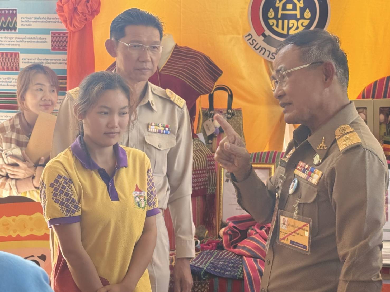 พช. กาญจนบุรี ลงพื้นที่รับการตรวจเยี่ยมติดตามความก้าวหน้าการดำเนินงานโครงการพัฒนาชุมชน ในเขตรักษาพันธุ์สัตว์ป่า และอุทยานแห่งชาติจังหวัดกาญจนบุรี ภายใต้มูลนิธิภูบดินทร์ ในพระบรมราชูปถัมภ์ จากพลเอกไพบูลย์ คุ้มฉายา องคมนตรี