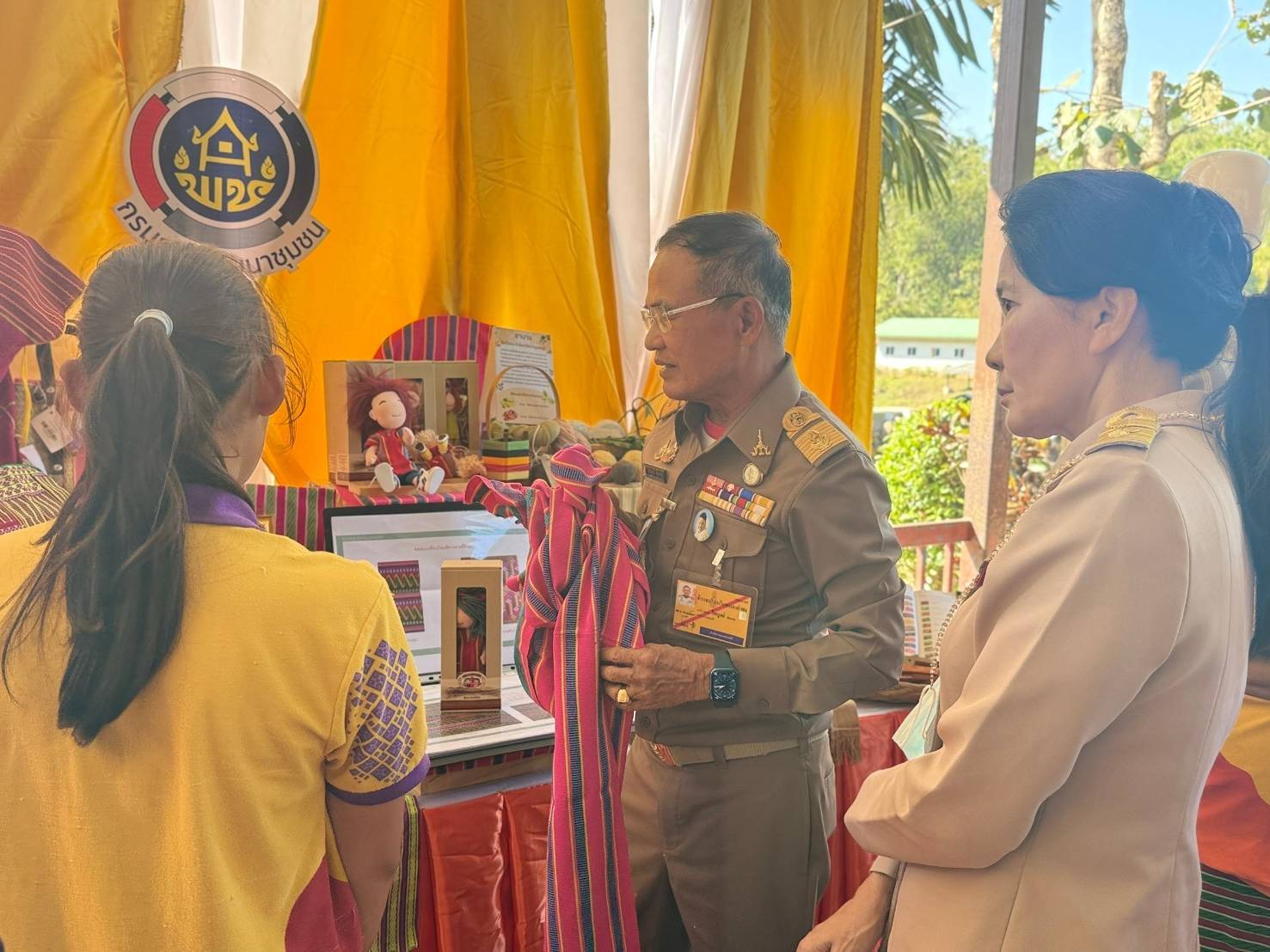พช. กาญจนบุรี ลงพื้นที่รับการตรวจเยี่ยมติดตามความก้าวหน้าการดำเนินงานโครงการพัฒนาชุมชน ในเขตรักษาพันธุ์สัตว์ป่า และอุทยานแห่งชาติจังหวัดกาญจนบุรี ภายใต้มูลนิธิภูบดินทร์ ในพระบรมราชูปถัมภ์ จากพลเอกไพบูลย์ คุ้มฉายา องคมนตรี