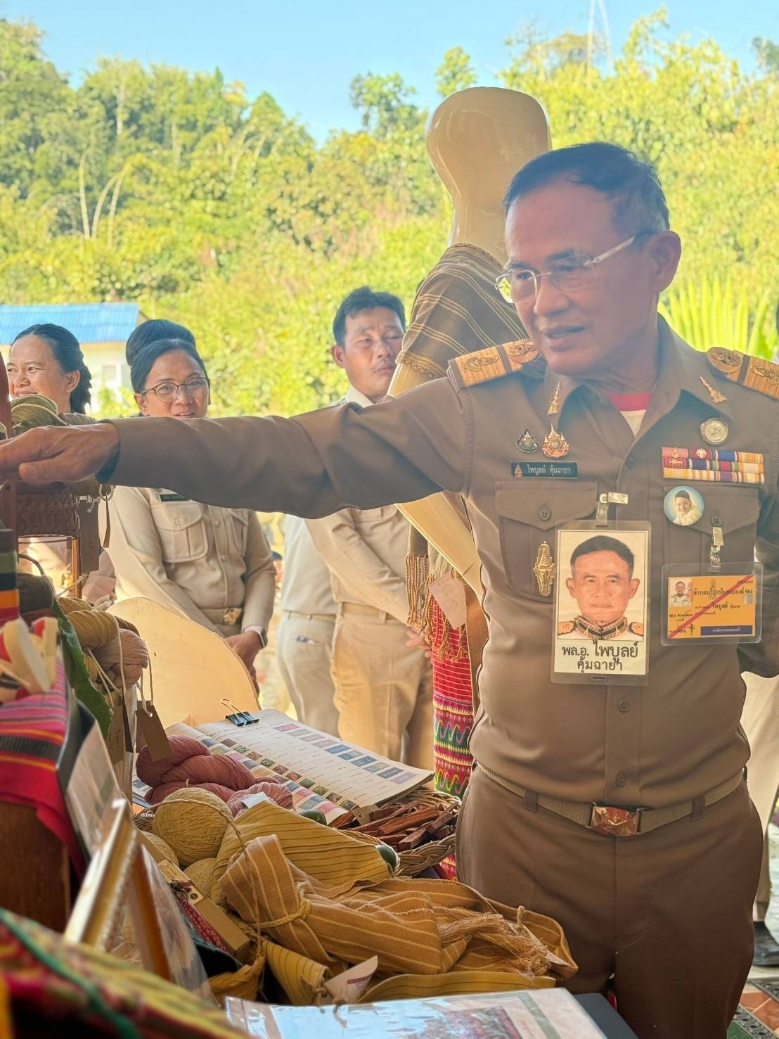 พช. กาญจนบุรี ลงพื้นที่รับการตรวจเยี่ยมติดตามความก้าวหน้าการดำเนินงานโครงการพัฒนาชุมชน ในเขตรักษาพันธุ์สัตว์ป่า และอุทยานแห่งชาติจังหวัดกาญจนบุรี ภายใต้มูลนิธิภูบดินทร์ ในพระบรมราชูปถัมภ์ จากพลเอกไพบูลย์ คุ้มฉายา องคมนตรี