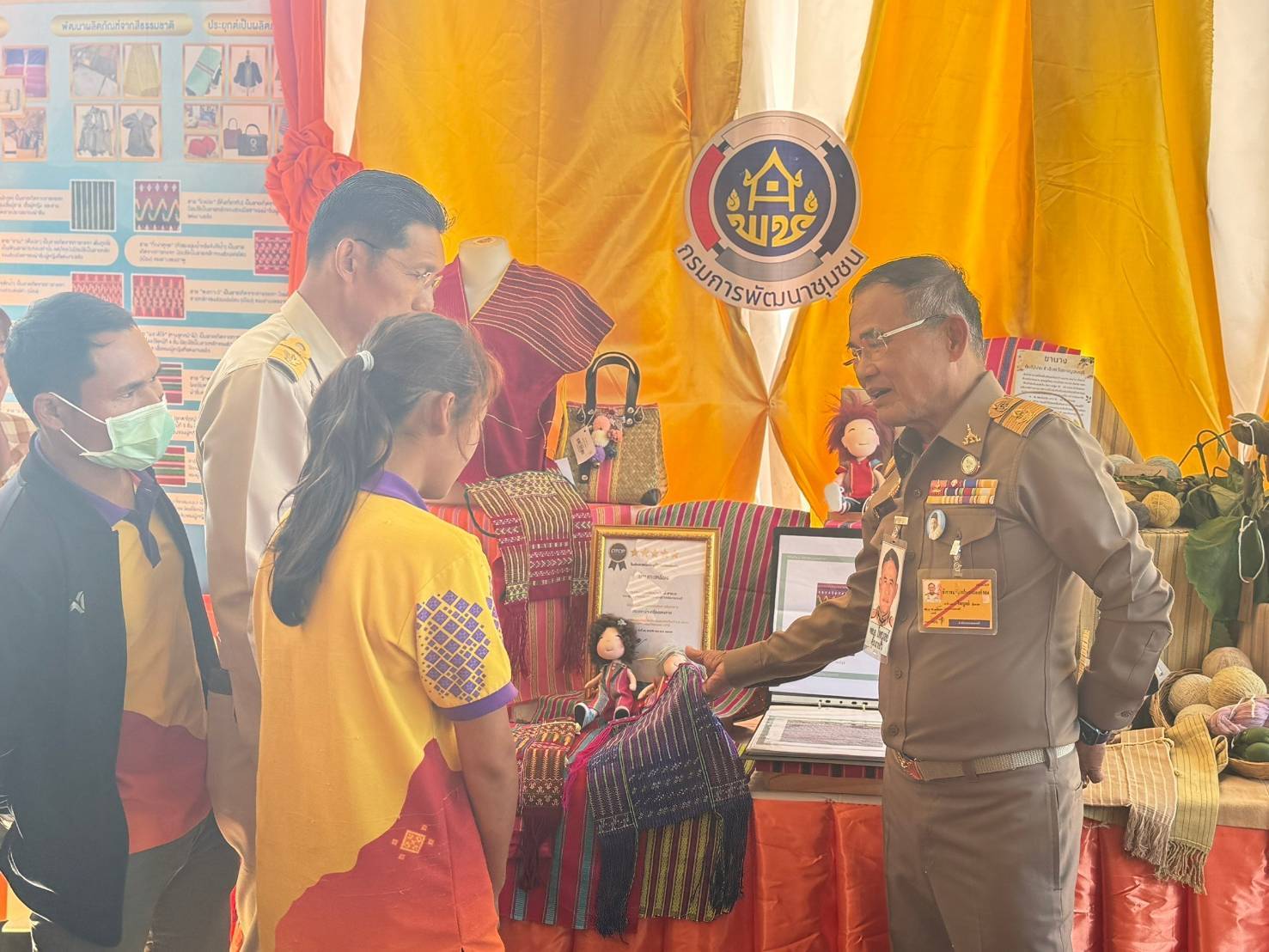 พช. กาญจนบุรี ลงพื้นที่รับการตรวจเยี่ยมติดตามความก้าวหน้าการดำเนินงานโครงการพัฒนาชุมชน ในเขตรักษาพันธุ์สัตว์ป่า และอุทยานแห่งชาติจังหวัดกาญจนบุรี ภายใต้มูลนิธิภูบดินทร์ ในพระบรมราชูปถัมภ์ จากพลเอกไพบูลย์ คุ้มฉายา องคมนตรี