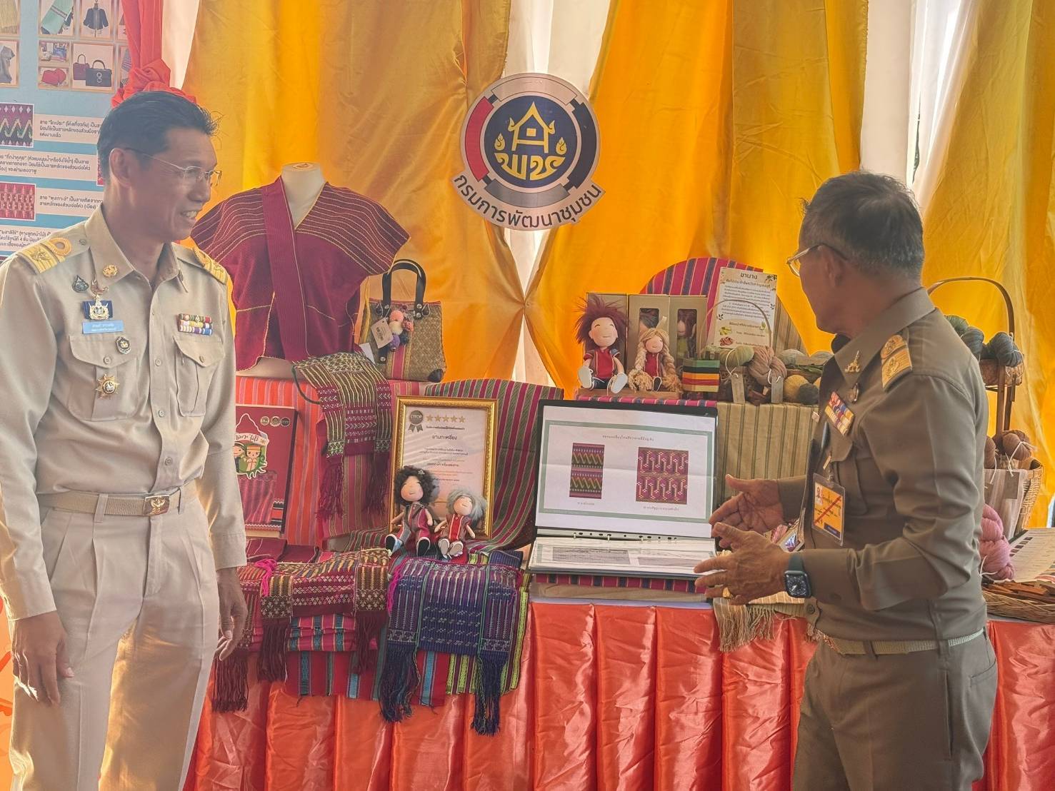 พช. กาญจนบุรี ลงพื้นที่รับการตรวจเยี่ยมติดตามความก้าวหน้าการดำเนินงานโครงการพัฒนาชุมชน ในเขตรักษาพันธุ์สัตว์ป่า และอุทยานแห่งชาติจังหวัดกาญจนบุรี ภายใต้มูลนิธิภูบดินทร์ ในพระบรมราชูปถัมภ์ จากพลเอกไพบูลย์ คุ้มฉายา องคมนตรี