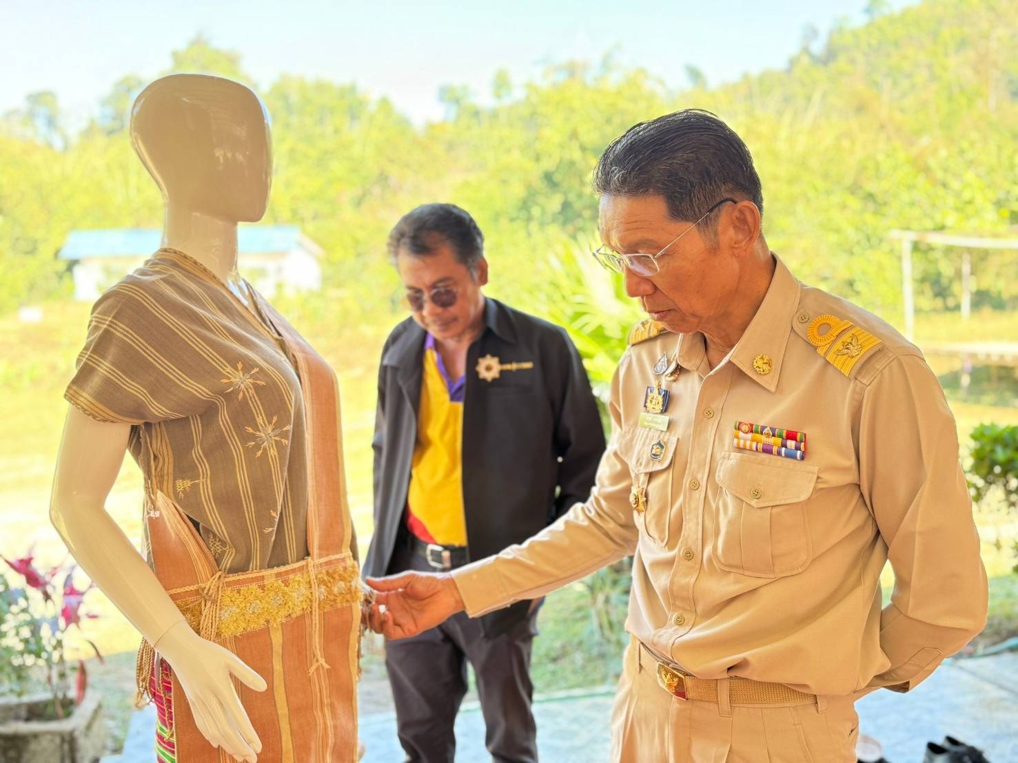 พช. กาญจนบุรี ลงพื้นที่รับการตรวจเยี่ยมติดตามความก้าวหน้าการดำเนินงานโครงการพัฒนาชุมชน ในเขตรักษาพันธุ์สัตว์ป่า และอุทยานแห่งชาติจังหวัดกาญจนบุรี ภายใต้มูลนิธิภูบดินทร์ ในพระบรมราชูปถัมภ์ จากพลเอกไพบูลย์ คุ้มฉายา องคมนตรี