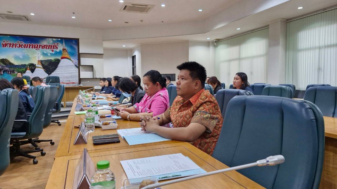 จังหวัดกาญจนบุรี จัดประชุมเชิงปฏิบัติการส่งเสริมการบูรณาการกลไกการขับเคลื่อนการขจัดความยากจนและพัฒนาคนทุกช่วงวัยอย่างยั่งยืนตามหลักปรัชญาของเศรษฐกิจพอเพียงจังหวัดกาญจนบุรี (คจพ.จ.กาญจนบุรี) ครั้งที่ 1/2568