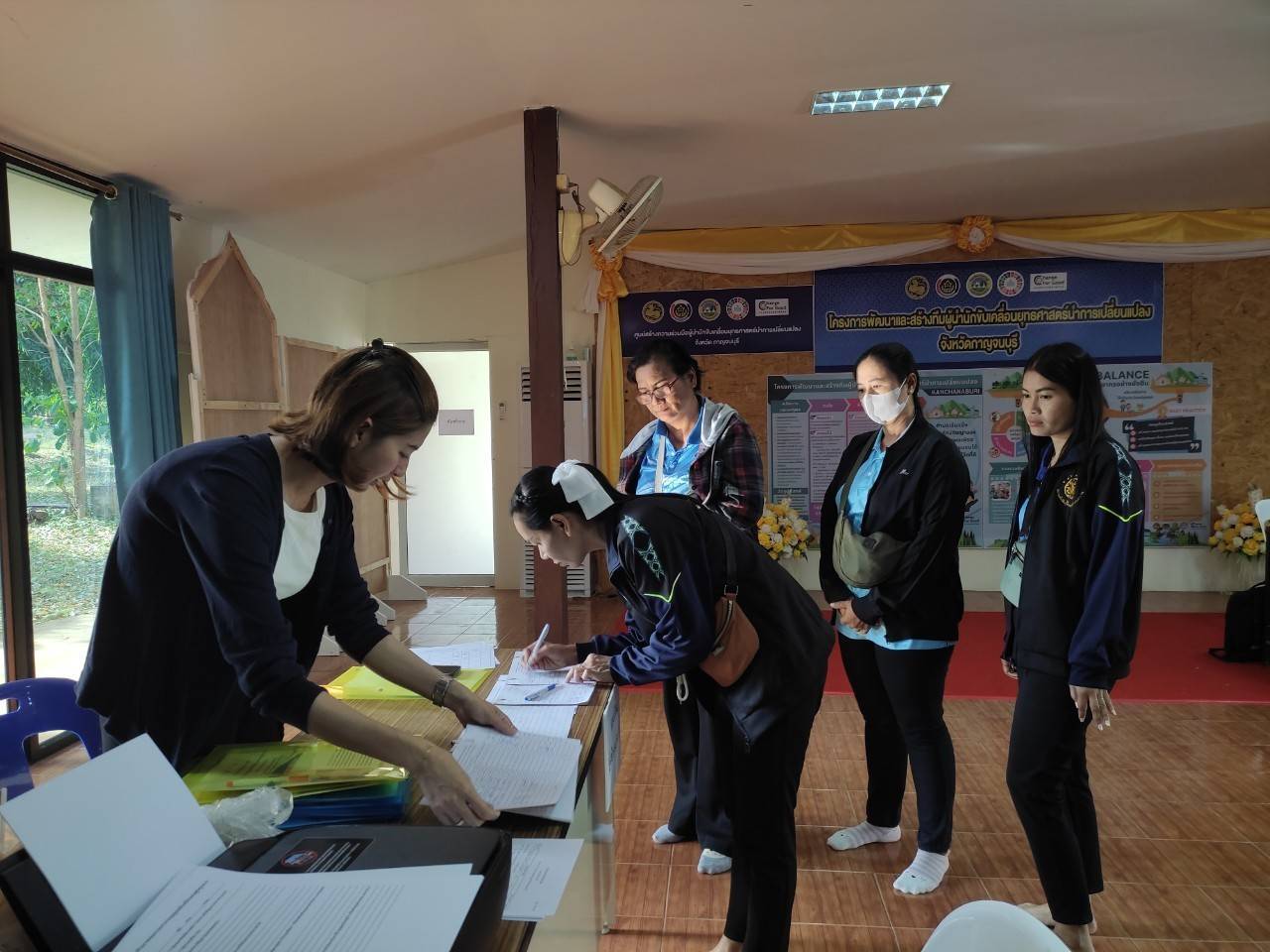 สำนักงานพัฒนาชุมชนจังหวัดกาญจนบุรี ระดมความคิด กำหนดทิศทาง ในโครงการเพิ่มศักยภาพคณะกรรมการงานทุนชุมชนขับเคลื่อนเศรษฐกิจฐาก
