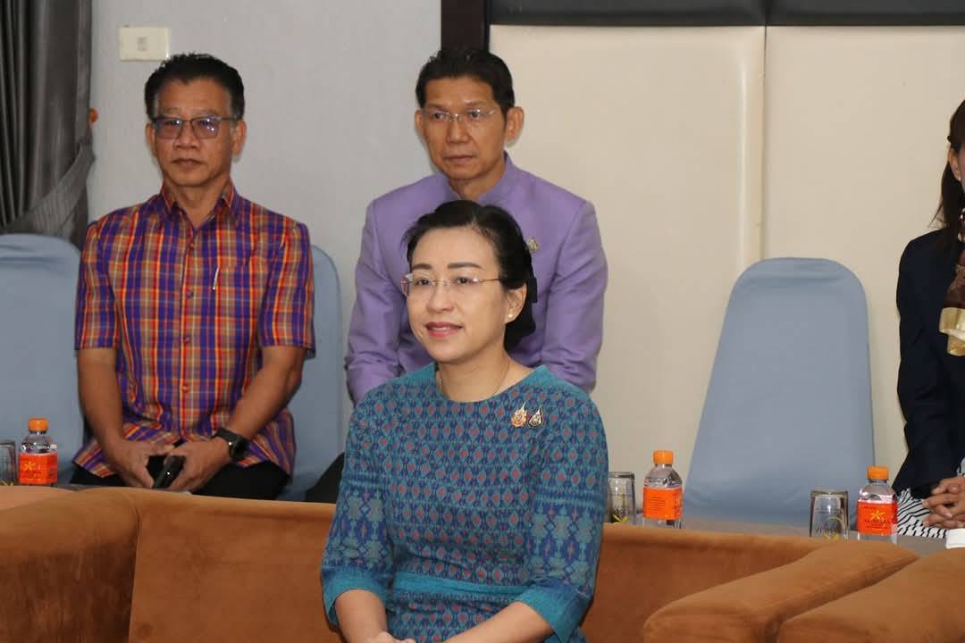 พัฒนาการจังหวัดกาญจนบุรี ร่วมเวทีเสวนาการประชุมเชิงปฏิบัติการจัดทำและขับเคลื่อนแผนปฏิบัติการด้านการพัฒนาสังคมจังหวัดกาญจนบุรี ปีงบประมาณ พ.ศ. 2568