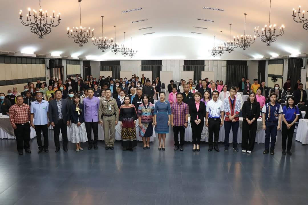 พัฒนาการจังหวัดกาญจนบุรี ร่วมเวทีเสวนาการประชุมเชิงปฏิบัติการจัดทำและขับเคลื่อนแผนปฏิบัติการด้านการพัฒนาสังคมจังหวัดกาญจนบุรี ปีงบประมาณ พ.ศ. 2568