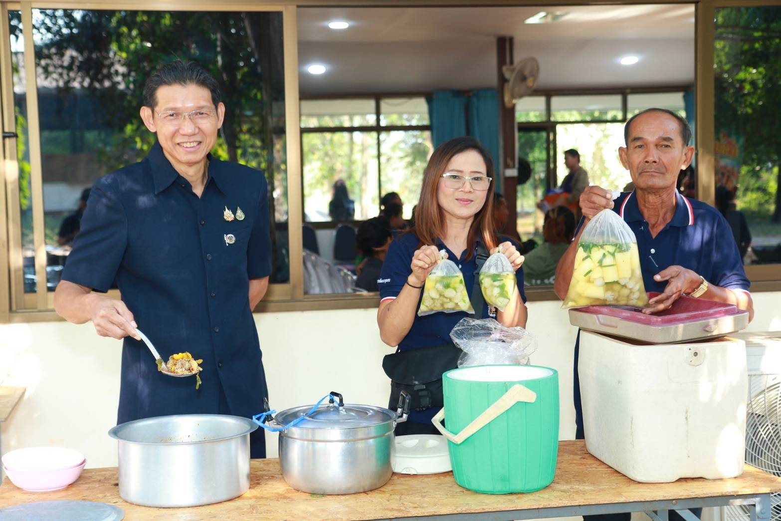 พช.กาญจนบุรี จัดกิจกรรมเนื่องในวาระครบรอบ 56 ปี โครงการพัฒนาผู้นำอาสาพัฒนาชุมชน ภายใต้แนวคิด “อช. รวมใจ ขจัดภัยแก้จน พัฒนาชุมชนอย่างพอเพียง”