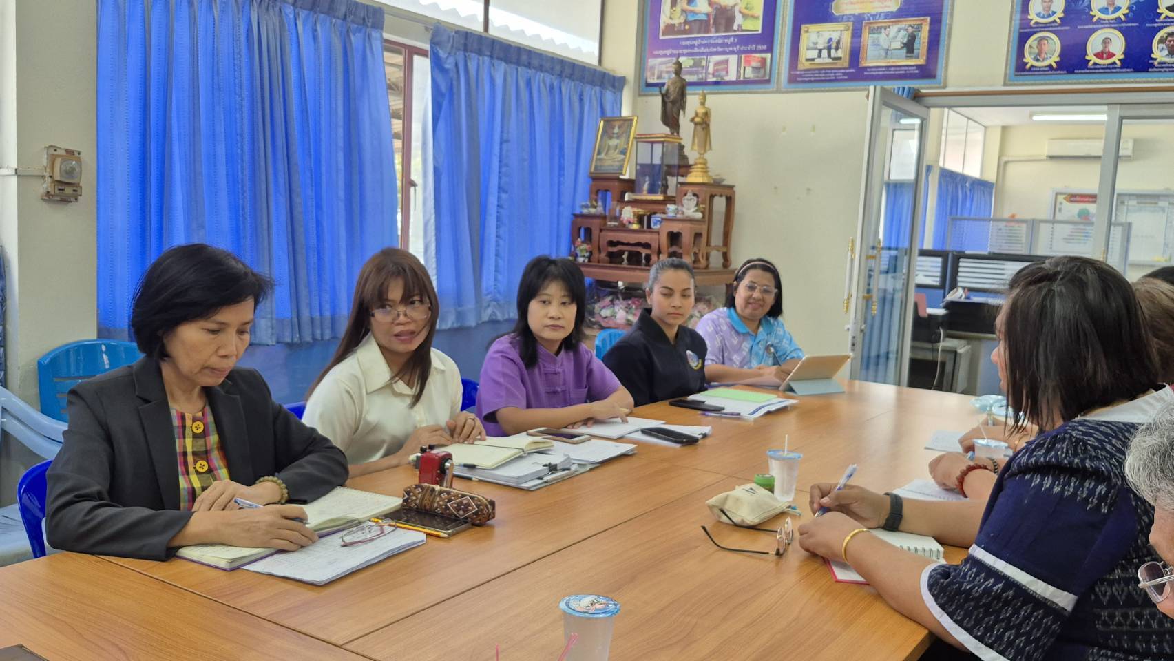 พจ.กาญจนบุรี นำทีมลงพื้นที่นิเทศ ติดตาม การดำเนินงานของสำนักงานพัฒนาชุมชนอำเภอ ประจำปีงบประมาณ พ.ศ. 2568 รอบไตรมาส 1 – 2 ในพื้นที่อำเภอท่ามะกา
