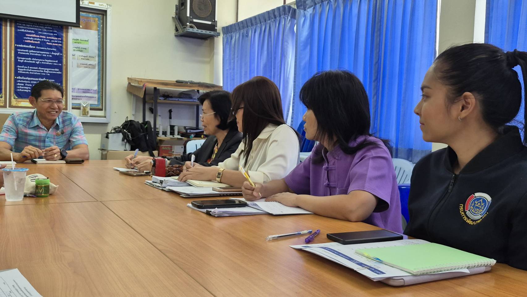 พจ.กาญจนบุรี นำทีมลงพื้นที่นิเทศ ติดตาม การดำเนินงานของสำนักงานพัฒนาชุมชนอำเภอ ประจำปีงบประมาณ พ.ศ. 2568 รอบไตรมาส 1 – 2 ในพื้นที่อำเภอท่ามะกา