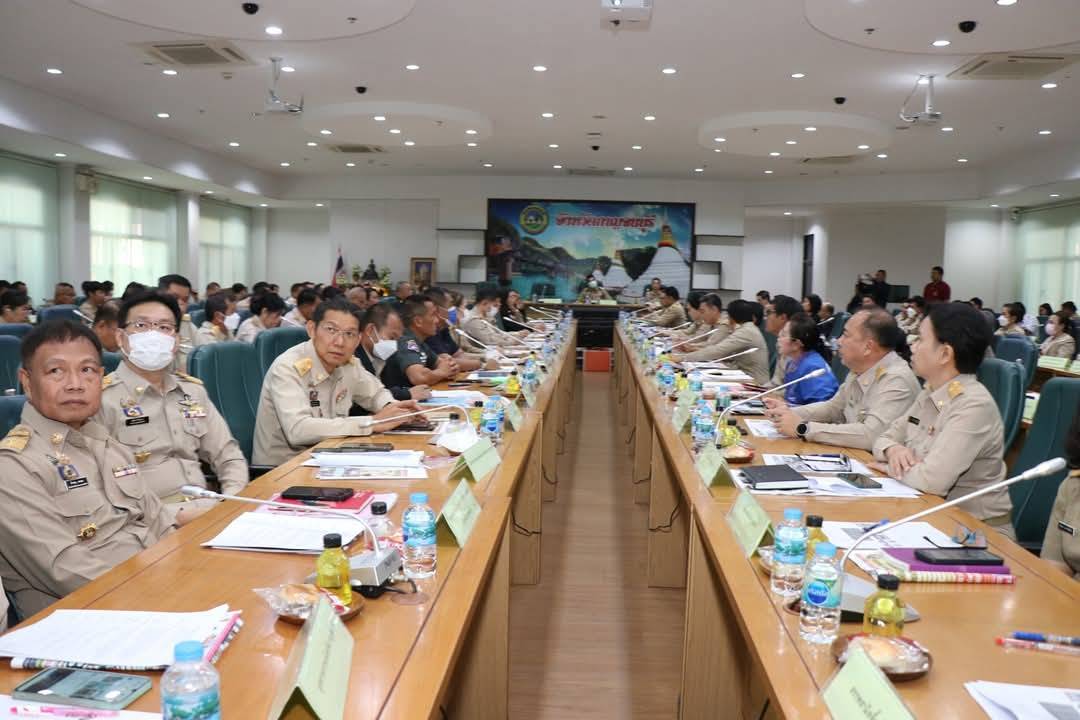 พัฒนาการจังหวัดกาญจนบุรี ร่วมประชุมคณะกรมการจังหวัดกาญจนบุรี หัวหน้าส่วนราชการที่เกี่ยวข้องและภาคเอกชน ประจำเดือนมกราคม 2568