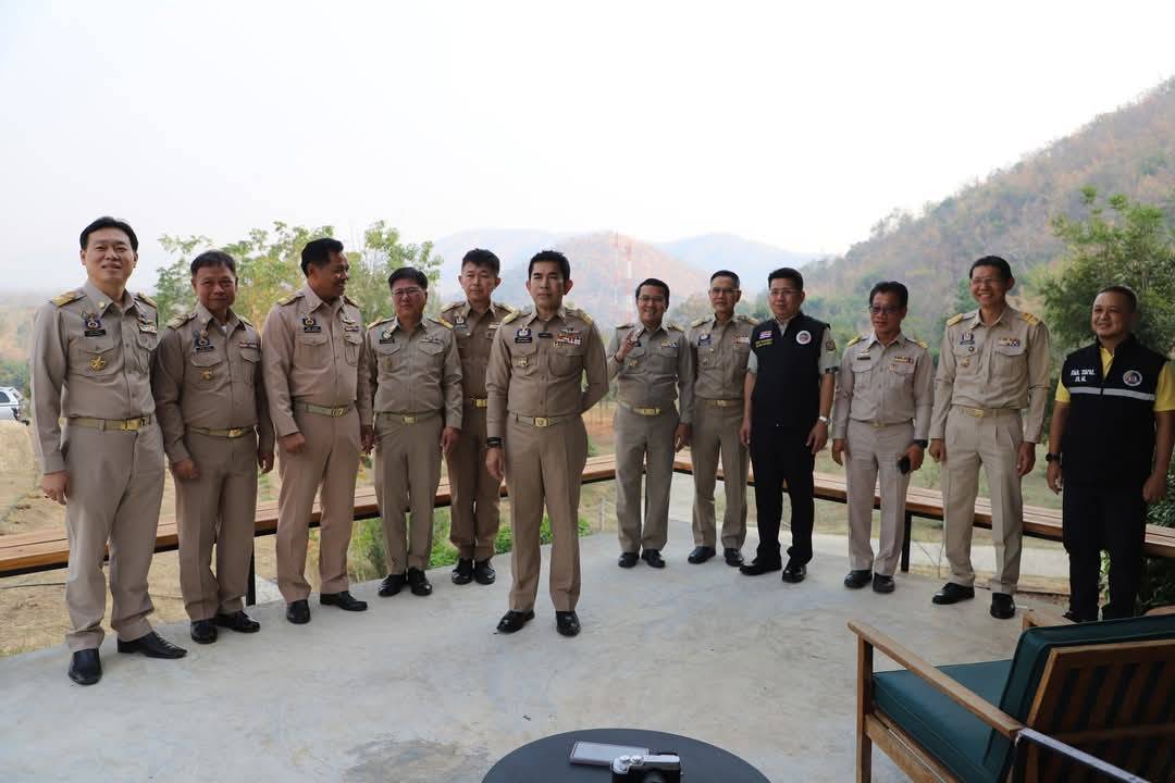 พัฒนาการจังหวัดกาญจนบุรี ร่วมลงพื้นที่ตรวจเยี่ยมผู้ปฏิบัติงานเฝ้าระวังสถานการณ์ไฟป่า และ Kick off เคาะประตูบ้าน “หยุดเผา หยุดฝุ่น เพื่อคุณ เพื่อเรา” สร้างการรับรู้ ในพื้นที่ อำเภอศรีสวัสดิ์ จังหวัดกาญจนบุรี