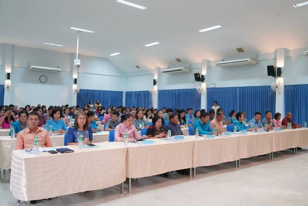 พัฒนาการจังหวัดกาญจนบุรี นำผู้อำนวยการกลุ่มงาน พัฒนาการอำเภอ ร่วมโครงการสนับสนุนการขับเคลื่อนนโยบายสู่การปฏิบัติ ประจำปี 2568