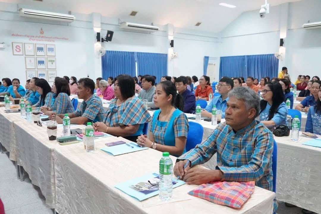 พัฒนาการจังหวัดกาญจนบุรี นำผู้อำนวยการกลุ่มงาน พัฒนาการอำเภอ ร่วมโครงการสนับสนุนการขับเคลื่อนนโยบายสู่การปฏิบัติ ประจำปี 2568
