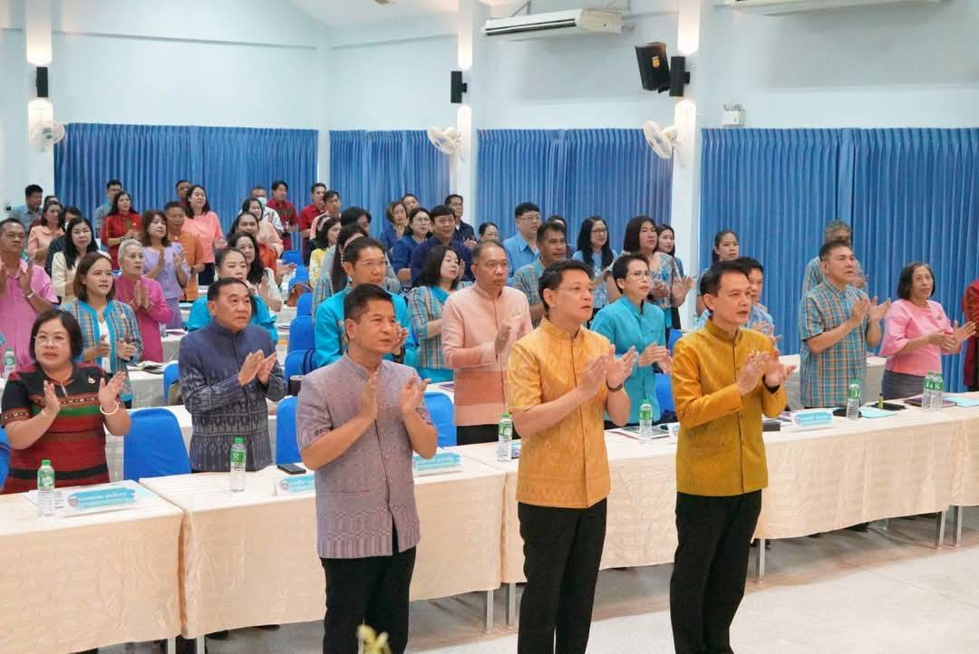 พัฒนาการจังหวัดกาญจนบุรี นำผู้อำนวยการกลุ่มงาน พัฒนาการอำเภอ ร่วมโครงการสนับสนุนการขับเคลื่อนนโยบายสู่การปฏิบัติ ประจำปี 2568
