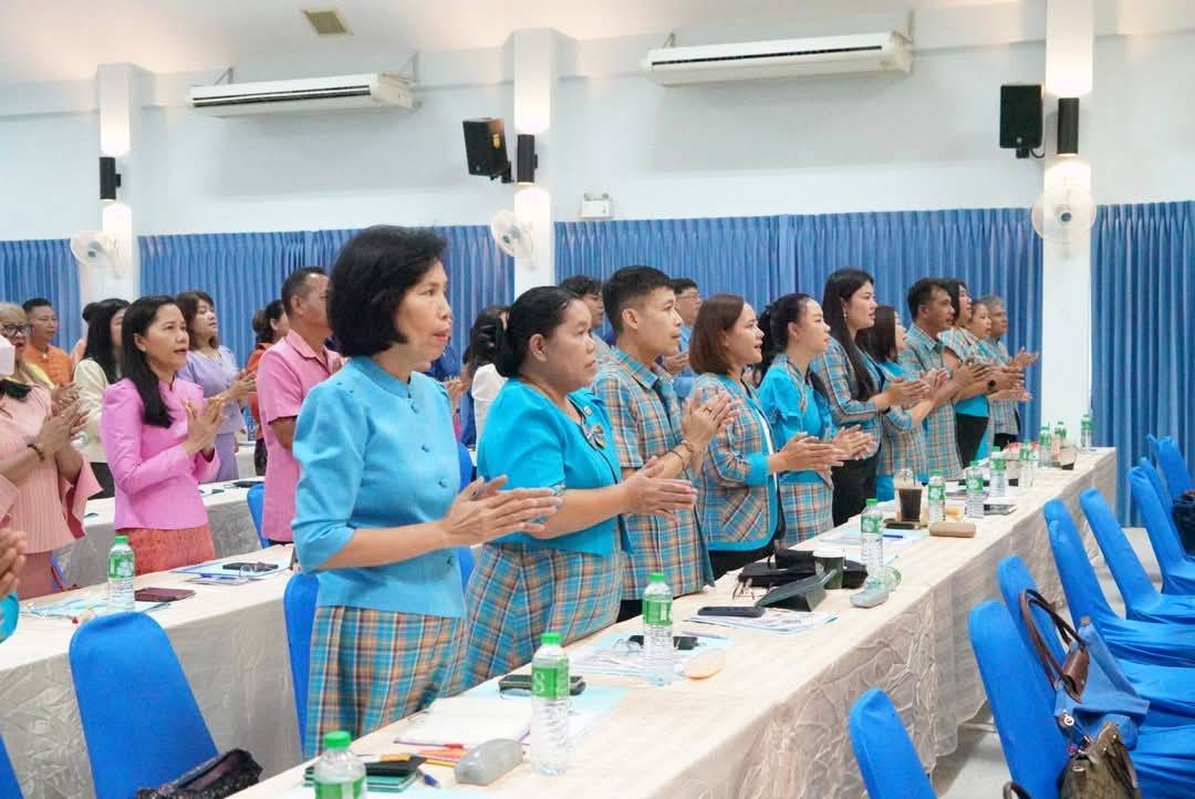 พัฒนาการจังหวัดกาญจนบุรี นำผู้อำนวยการกลุ่มงาน พัฒนาการอำเภอ ร่วมโครงการสนับสนุนการขับเคลื่อนนโยบายสู่การปฏิบัติ ประจำปี 2568
