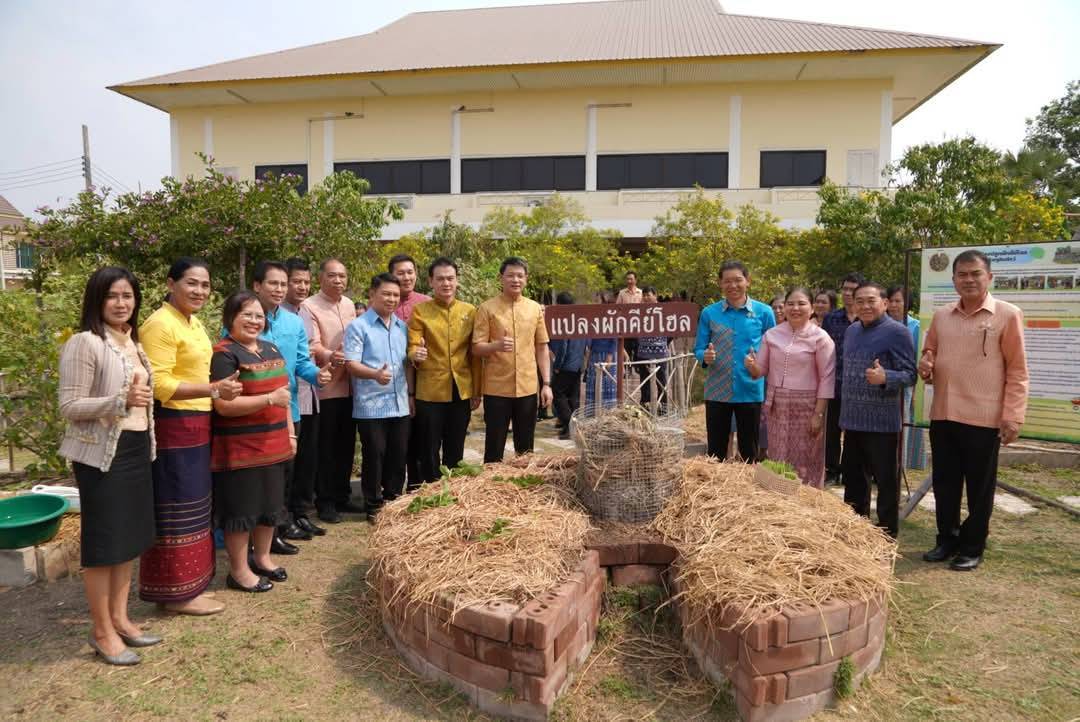พัฒนาการจังหวัดกาญจนบุรี นำผู้อำนวยการกลุ่มงาน พัฒนาการอำเภอ ร่วมโครงการสนับสนุนการขับเคลื่อนนโยบายสู่การปฏิบัติ ประจำปี 2568