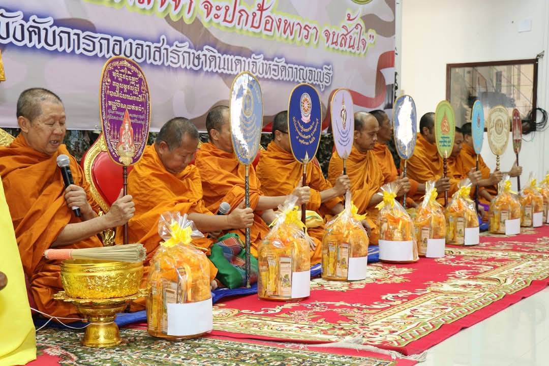 พจ.กาญจนบุรี ร่วมพิธีกระทำสัตย์ปฏิญาณตนต่อธงประจำกองอาสารักษาดินแดนจังหวัดกาญจนบุรี(ธงชัยเฉลิมพล) เนื่องในวันคล้ายวันสถาปนากองอาสารักษาดินแดน ครบรอบปีที่ 71