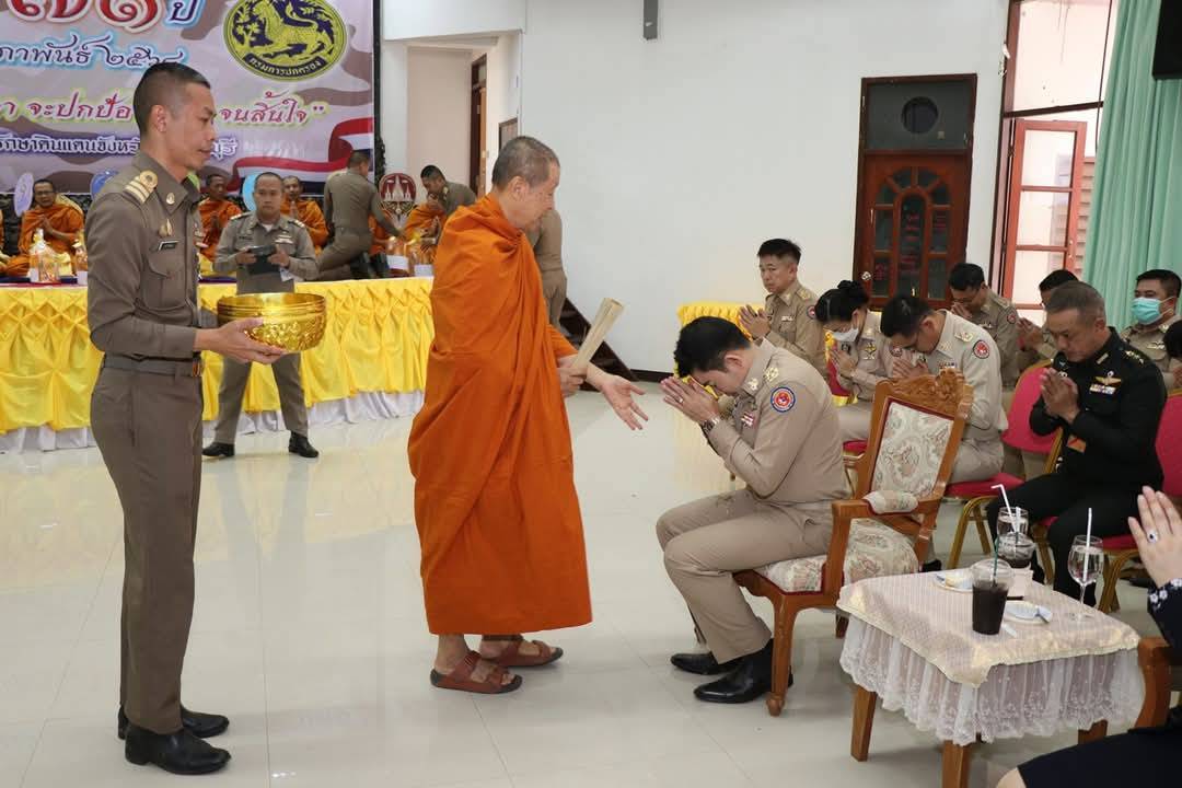 พจ.กาญจนบุรี ร่วมพิธีกระทำสัตย์ปฏิญาณตนต่อธงประจำกองอาสารักษาดินแดนจังหวัดกาญจนบุรี(ธงชัยเฉลิมพล) เนื่องในวันคล้ายวันสถาปนากองอาสารักษาดินแดน ครบรอบปีที่ 71