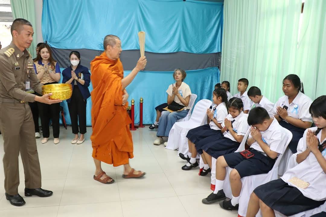 พจ.กาญจนบุรี ร่วมพิธีกระทำสัตย์ปฏิญาณตนต่อธงประจำกองอาสารักษาดินแดนจังหวัดกาญจนบุรี(ธงชัยเฉลิมพล) เนื่องในวันคล้ายวันสถาปนากองอาสารักษาดินแดน ครบรอบปีที่ 71
