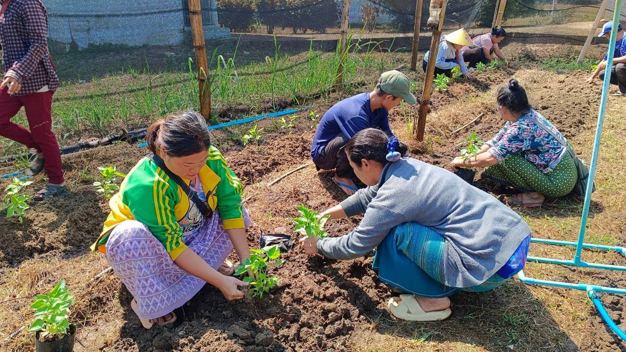 พจ.กาญจนบุรี จัดทีมปฏิบัติการลงพื้นที่นิเทศ ติดตาม การดำเนินงานของสำนักงานพัฒนาชุมชนอำเภอ ประจำปีงบประมาณ พ.ศ. 2568 รอบไตรมาส 1 – 2 ในพื้นที่อำเภอสังขละบุรี