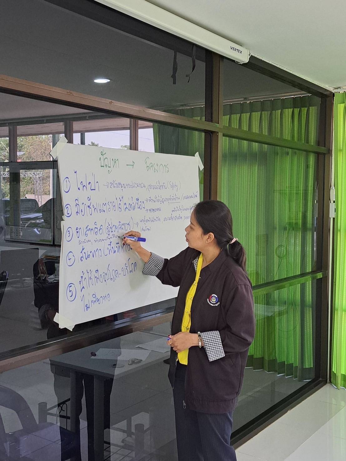 พจ.กาญจนบุรี จัดทีมปฏิบัติการลงพื้นที่นิเทศ ติดตาม การดำเนินงานของสำนักงานพัฒนาชุมชนอำเภอ ประจำปีงบประมาณ พ.ศ. 2568 รอบไตรมาส 1 – 2 ในพื้นที่อำเภอศรีสวัสดิ์